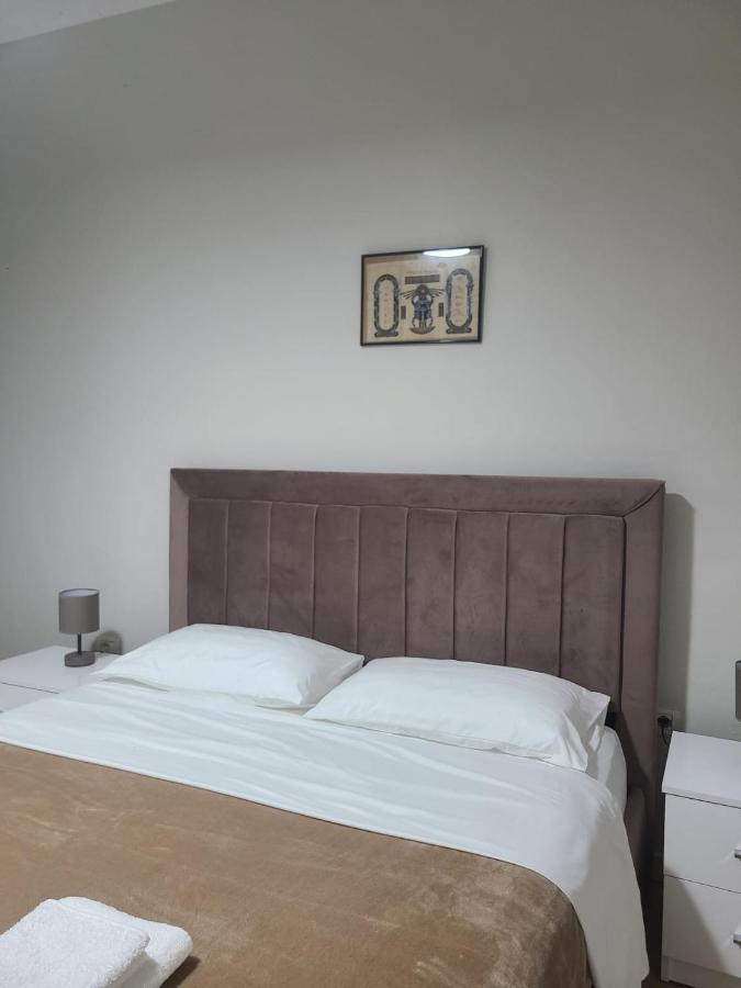Home Inn Apartaments Tirana Buitenkant foto